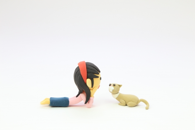 女の子と猫